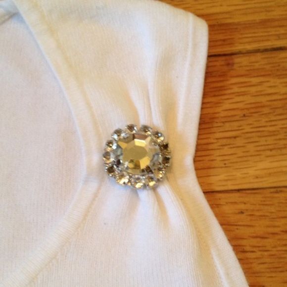 🎈3/$12 🎉HP🎉White silver sleeveless sweater! - Picture 3 of 4